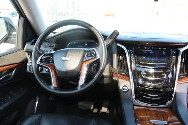 Cadillac Escalade ESV 4WD 4dr Luxury 2017