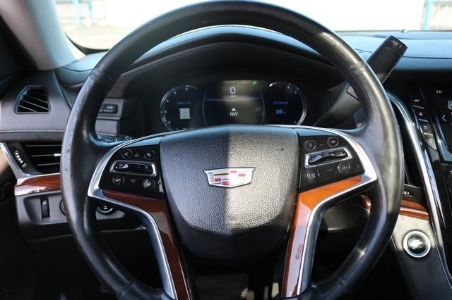 Cadillac Escalade ESV 4WD 4dr Luxury 2017