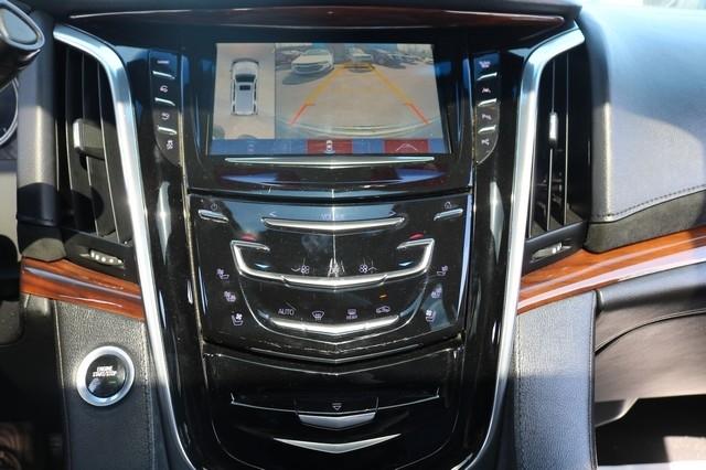 Cadillac Escalade ESV 4WD 4dr Luxury 2017