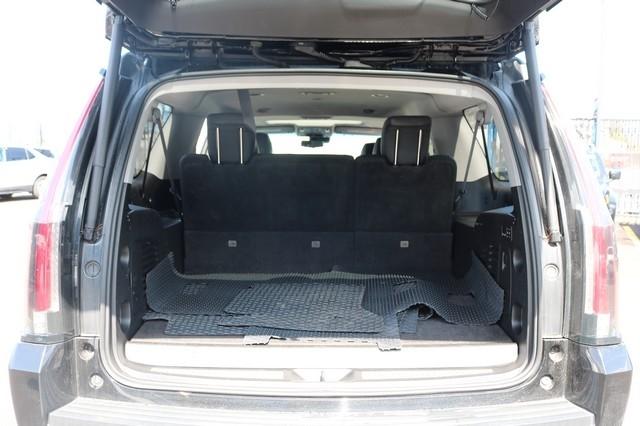 Cadillac Escalade ESV 4WD 4dr Luxury 2017