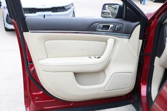 Lincoln MKS 4dr Sdn 3.7L AWD 2013