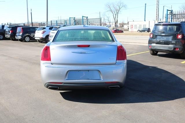 Chrysler 300 4dr Sdn Limited RWD 2016