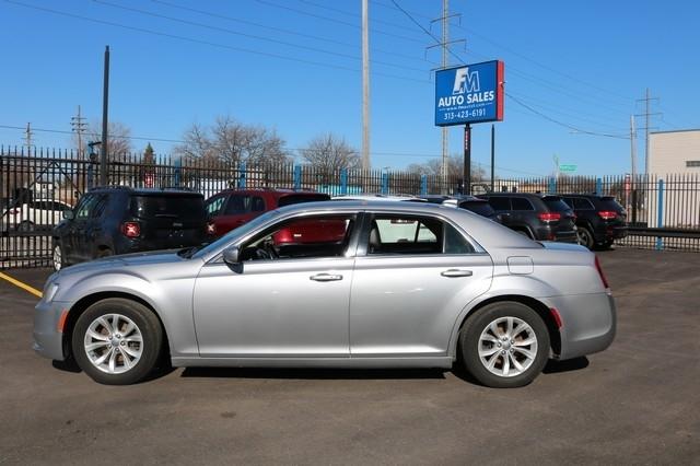 Chrysler 300 4dr Sdn Limited RWD 2016