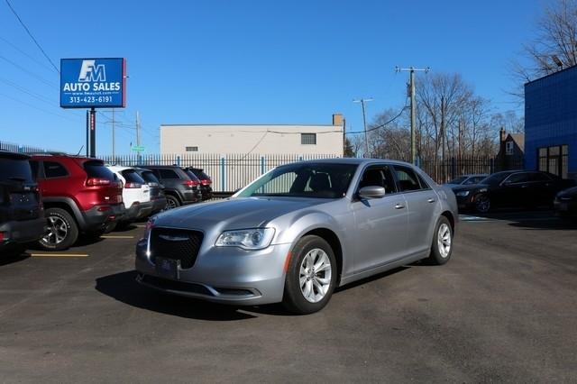 Chrysler 300 4dr Sdn Limited RWD 2016