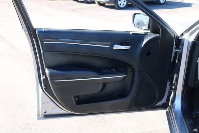 Chrysler 300 4dr Sdn Limited RWD 2016