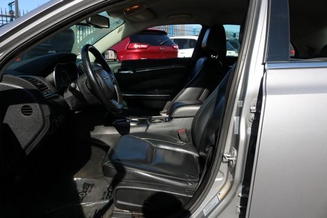 Chrysler 300 4dr Sdn Limited RWD 2016