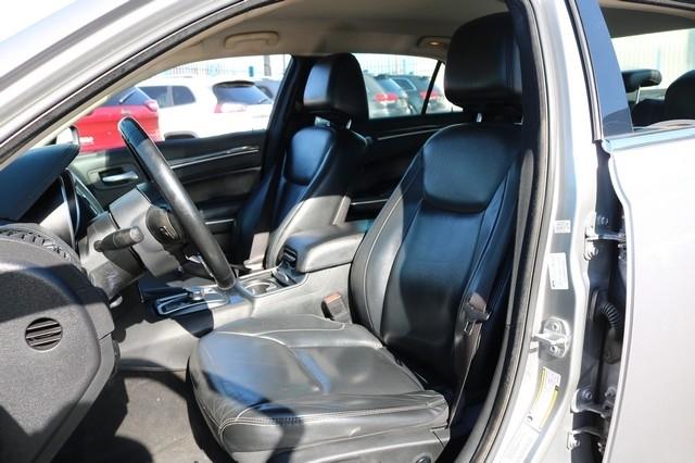 Chrysler 300 4dr Sdn Limited RWD 2016