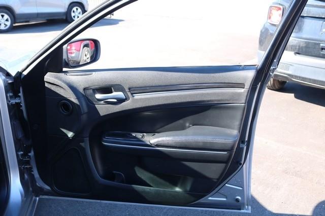 Chrysler 300 4dr Sdn Limited RWD 2016