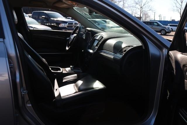 Chrysler 300 4dr Sdn Limited RWD 2016