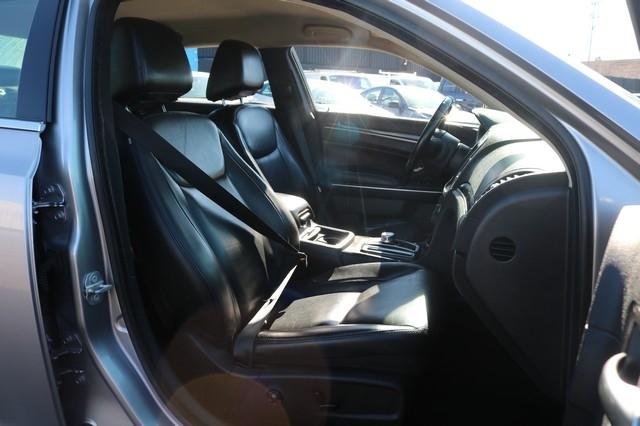 Chrysler 300 4dr Sdn Limited RWD 2016