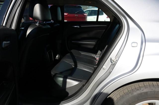 Chrysler 300 4dr Sdn Limited RWD 2016