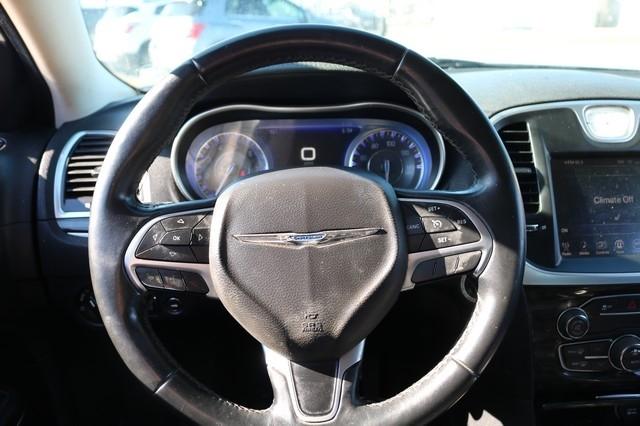 Chrysler 300 4dr Sdn Limited RWD 2016