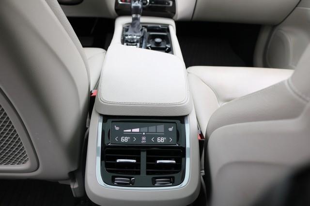 Volvo XC90 T6 AWD 7-Passenger Momentum 2017