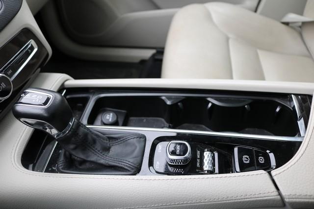 Volvo XC90 T6 AWD 7-Passenger Momentum 2017