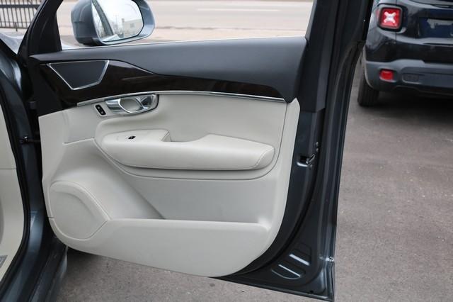 Volvo XC90 T6 AWD 7-Passenger Momentum 2017