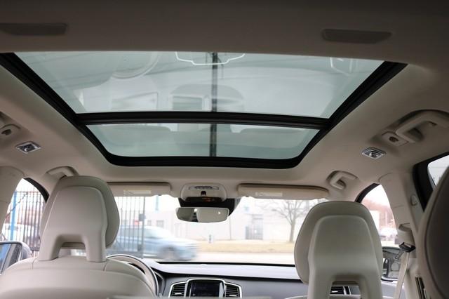 Volvo XC90 T6 AWD 7-Passenger Momentum 2017