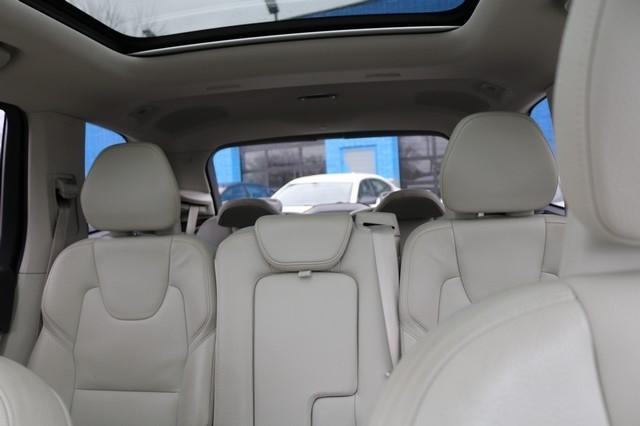 Volvo XC90 T6 AWD 7-Passenger Momentum 2017