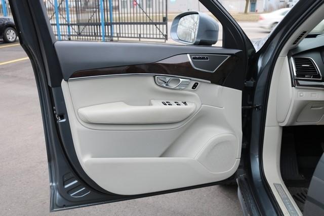 Volvo XC90 T6 AWD 7-Passenger Momentum 2017