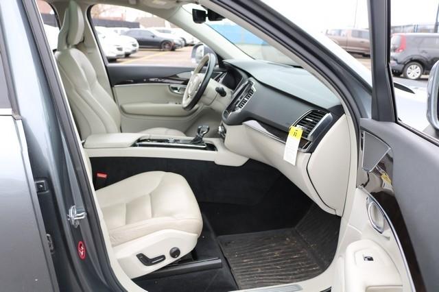 Volvo XC90 T6 AWD 7-Passenger Momentum 2017