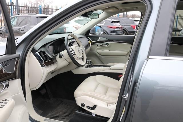 Volvo XC90 T6 AWD 7-Passenger Momentum 2017