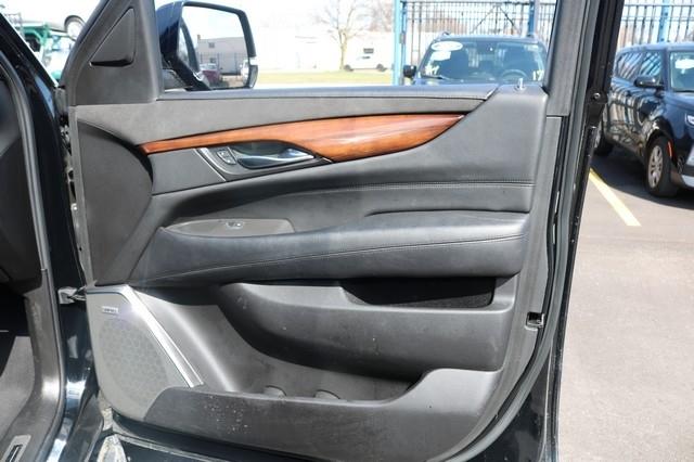 Cadillac Escalade 4WD 4dr Luxury 2017