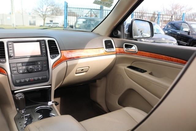 Jeep Grand Cherokee 4WD 4dr Overland 2011