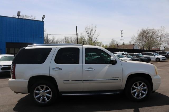 GMC Yukon AWD 4dr 1500 Denali 2012
