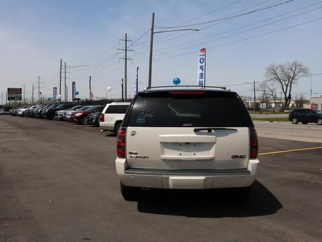 GMC Yukon AWD 4dr 1500 Denali 2012