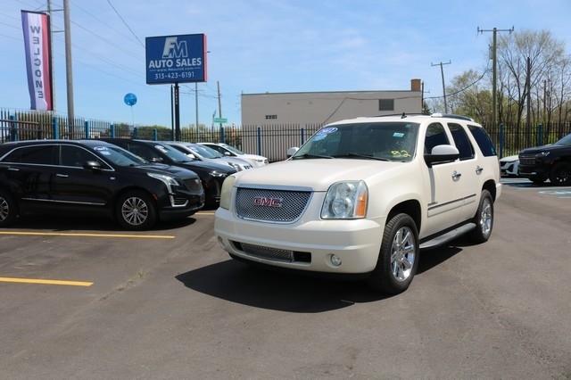 GMC Yukon AWD 4dr 1500 Denali 2012