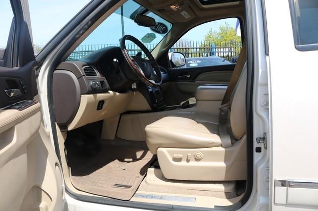 GMC Yukon AWD 4dr 1500 Denali 2012