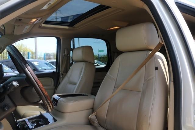 GMC Yukon AWD 4dr 1500 Denali 2012
