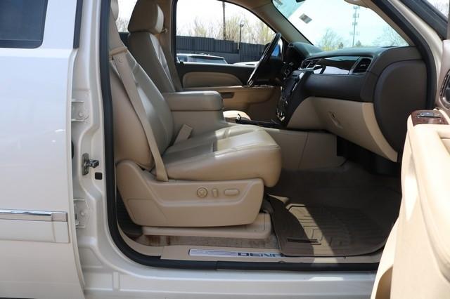 GMC Yukon AWD 4dr 1500 Denali 2012