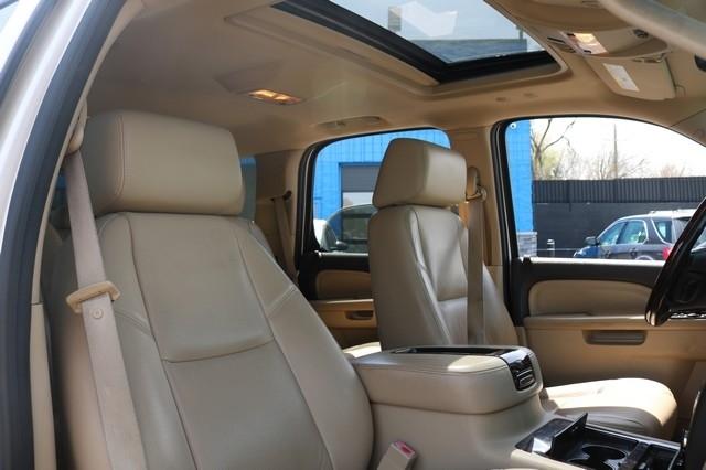 GMC Yukon AWD 4dr 1500 Denali 2012