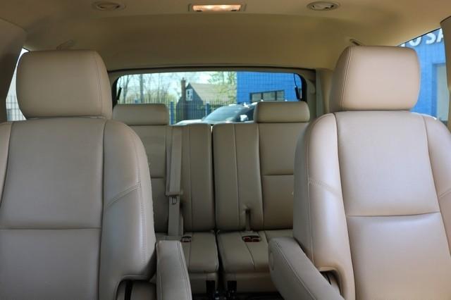 GMC Yukon AWD 4dr 1500 Denali 2012