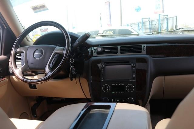 GMC Yukon AWD 4dr 1500 Denali 2012