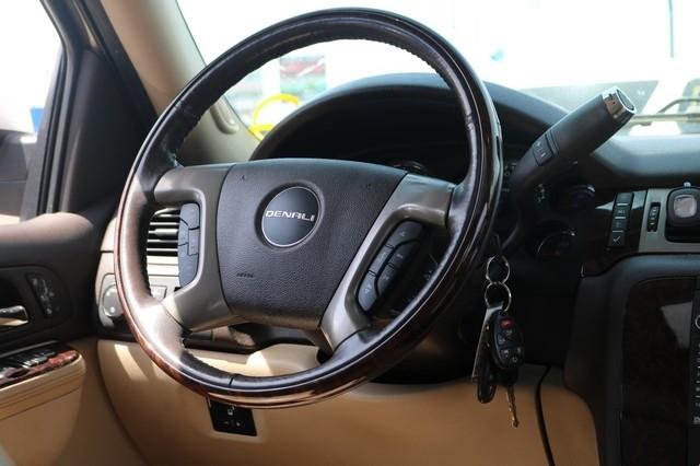 GMC Yukon AWD 4dr 1500 Denali 2012