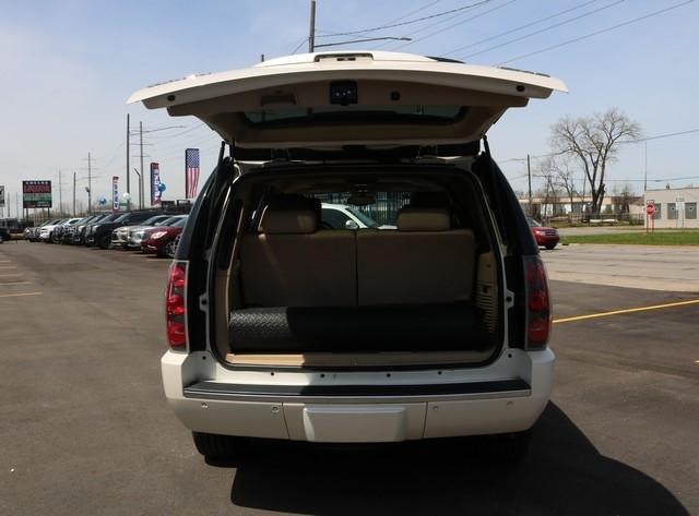 GMC Yukon AWD 4dr 1500 Denali 2012