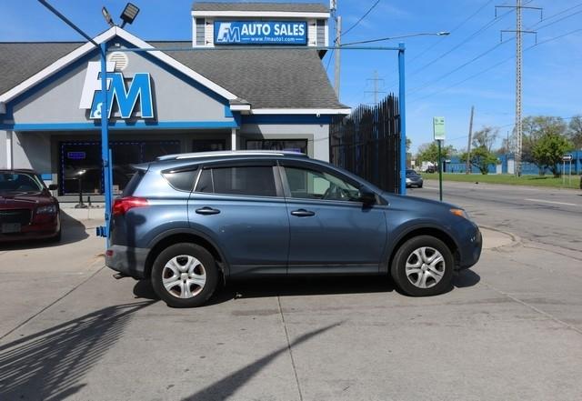 Toyota RAV4 AWD 4dr LE (Natl) 2013