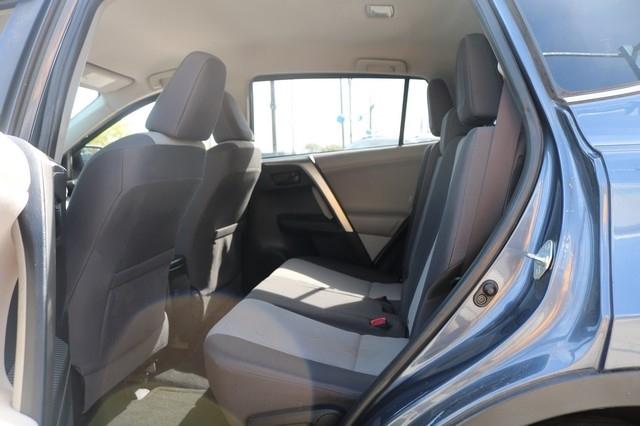 Toyota RAV4 AWD 4dr LE (Natl) 2013