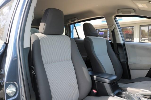 Toyota RAV4 AWD 4dr LE (Natl) 2013