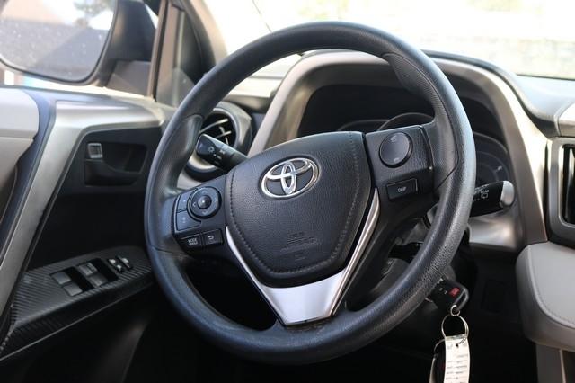 Toyota RAV4 AWD 4dr LE (Natl) 2013