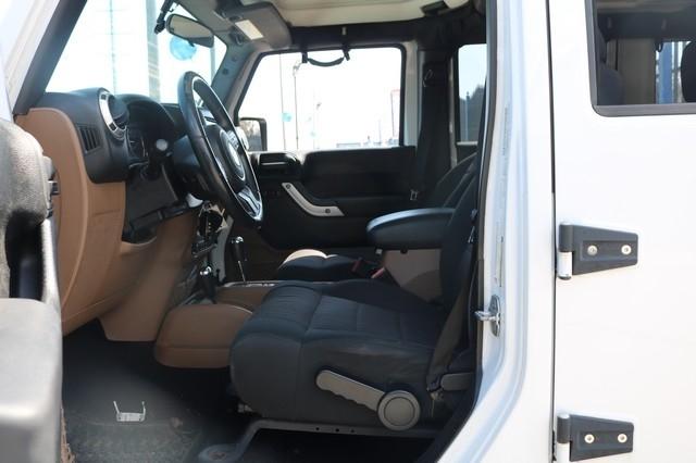 Jeep Wrangler Unlimited 4WD 4dr Sahara 2012
