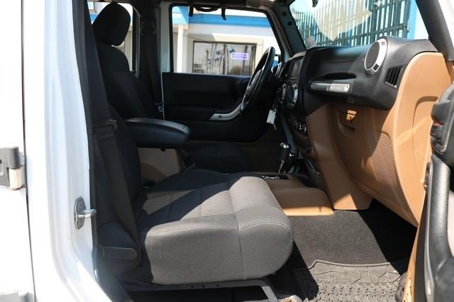 Jeep Wrangler Unlimited 4WD 4dr Sahara 2012
