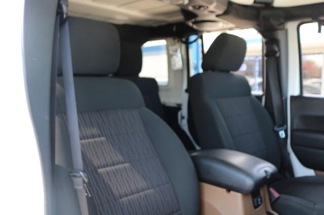 Jeep Wrangler Unlimited 4WD 4dr Sahara 2012