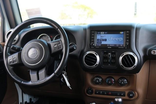 Jeep Wrangler Unlimited 4WD 4dr Sahara 2012