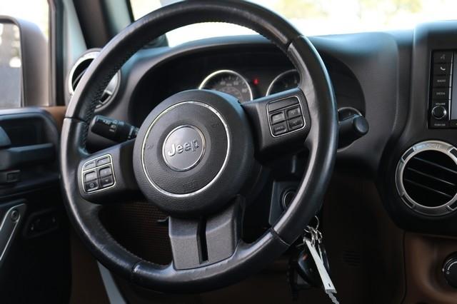 Jeep Wrangler Unlimited 4WD 4dr Sahara 2012