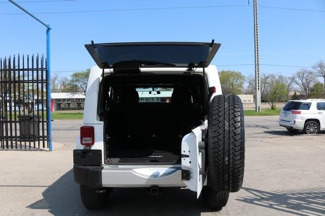 Jeep Wrangler Unlimited 4WD 4dr Sahara 2012