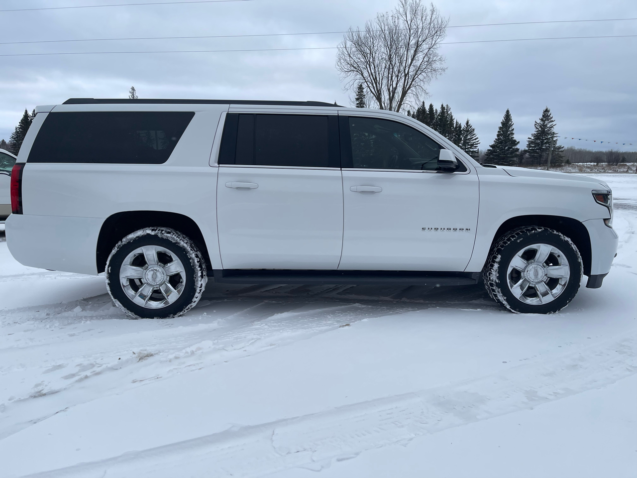 2016 Chevrolet Suburban LS photo 3