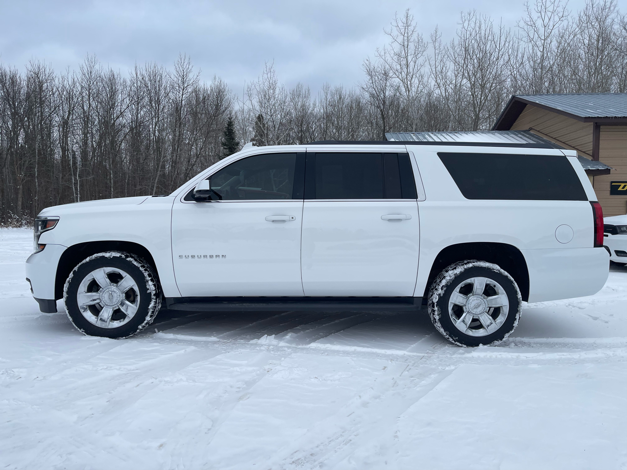 2016 Chevrolet Suburban LS photo 4