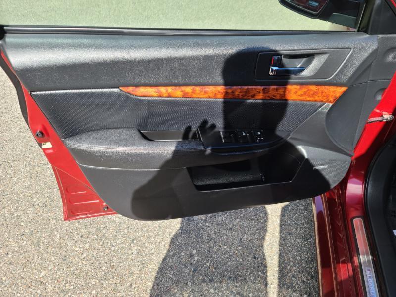 Subaru Legacy 2.5i Limited 2011